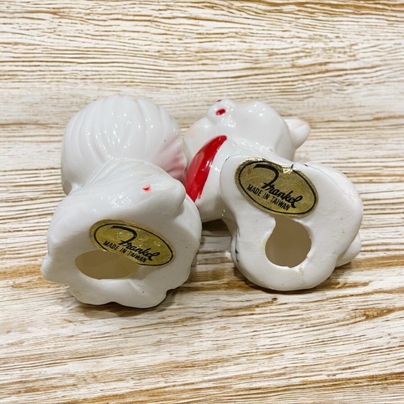 Cute Ceramic Puppy & Kitten holding Hearts - Picture 6 of 6